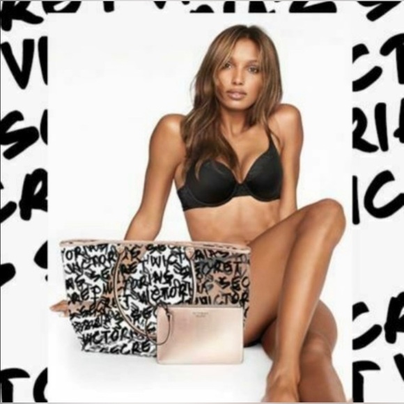 NWT Victoria’s Secret Clear Plastic Graffiti Tote + Metallic Rose Gold Wrislet - Picture 2 of 12